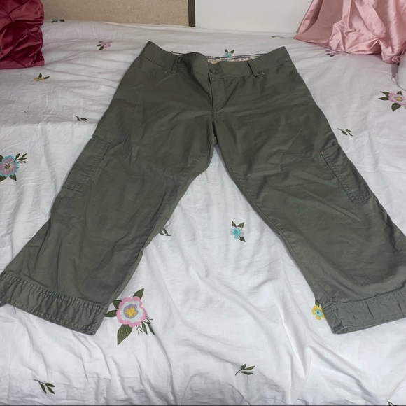 low/mid rise capri cute pale, sage green capri utility Levi pants🐢 - Picture 4 of 7